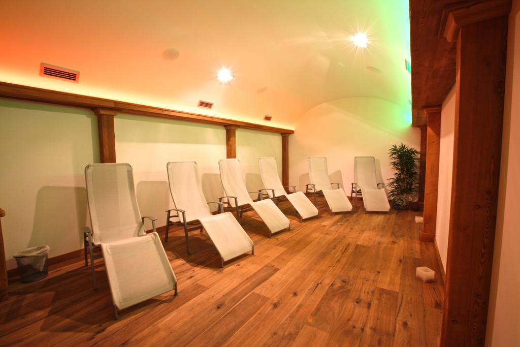 Hotel Meeting Livigno Exteriör bild